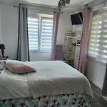 Le Domaine De Shania Landsted